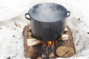 pentola-con-acqua-che-bolle-sul-fuoco