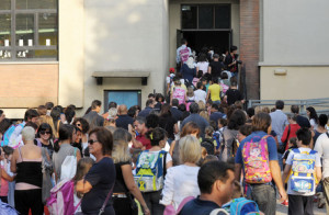 AL VIA NUOVO ANNO SCOLASTICO, FRA CARO-CRISI E PROTESTE