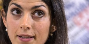 La candidata M5s a sindaco di Roma Virginia Raggi durante la conferenza stampa nella sede dell'Associazione Stampa Estera, Roma, 25 febbraio 2016.  ANSA/ MASSIMO PERCOSSI