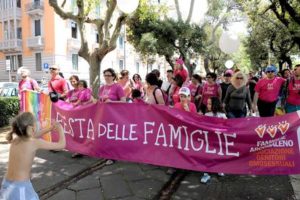 Un momento della Festa delle Famiglie Arcobaleno a Salerno, madrina Vladimir Luxuria. Salerno, 3 maggio 2015. ANSA/MASSIMO PICA