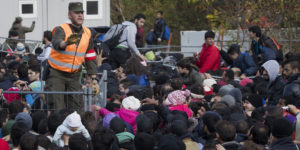 Šentilj, 30 ottobre 2015 (AP Photo/Darko Bandic)