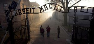 Auschwitz-gateway-631